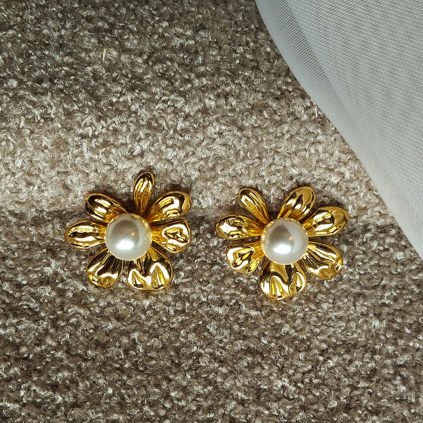 Shirin Studs