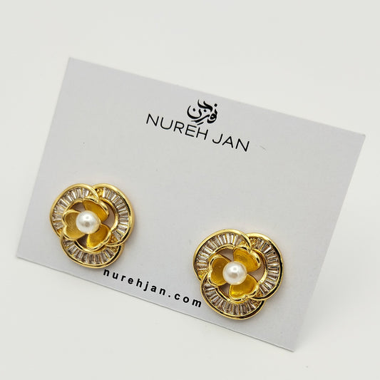 Nika Pearl Studs