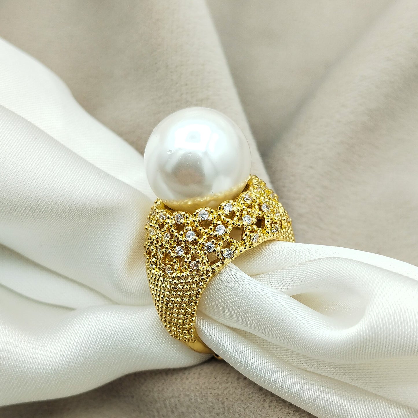 Laleh Pearl