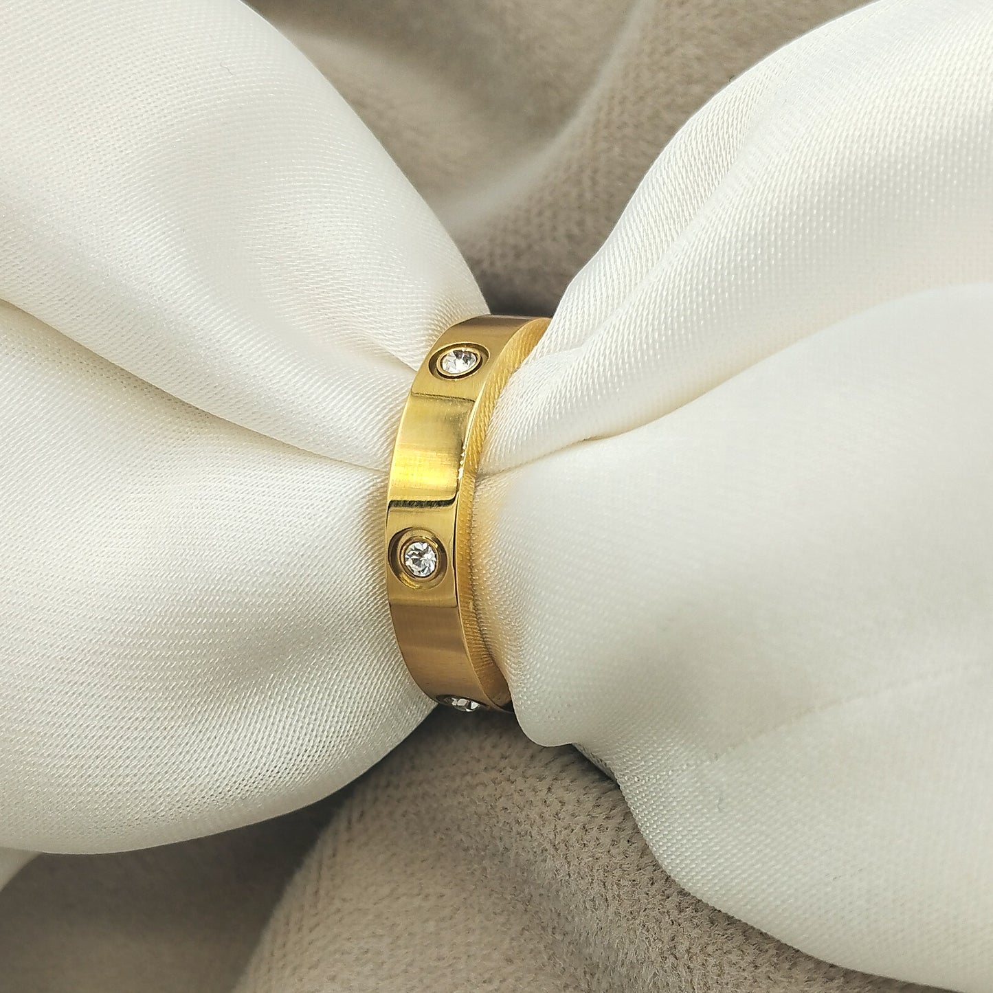 Lustra Zircon Band