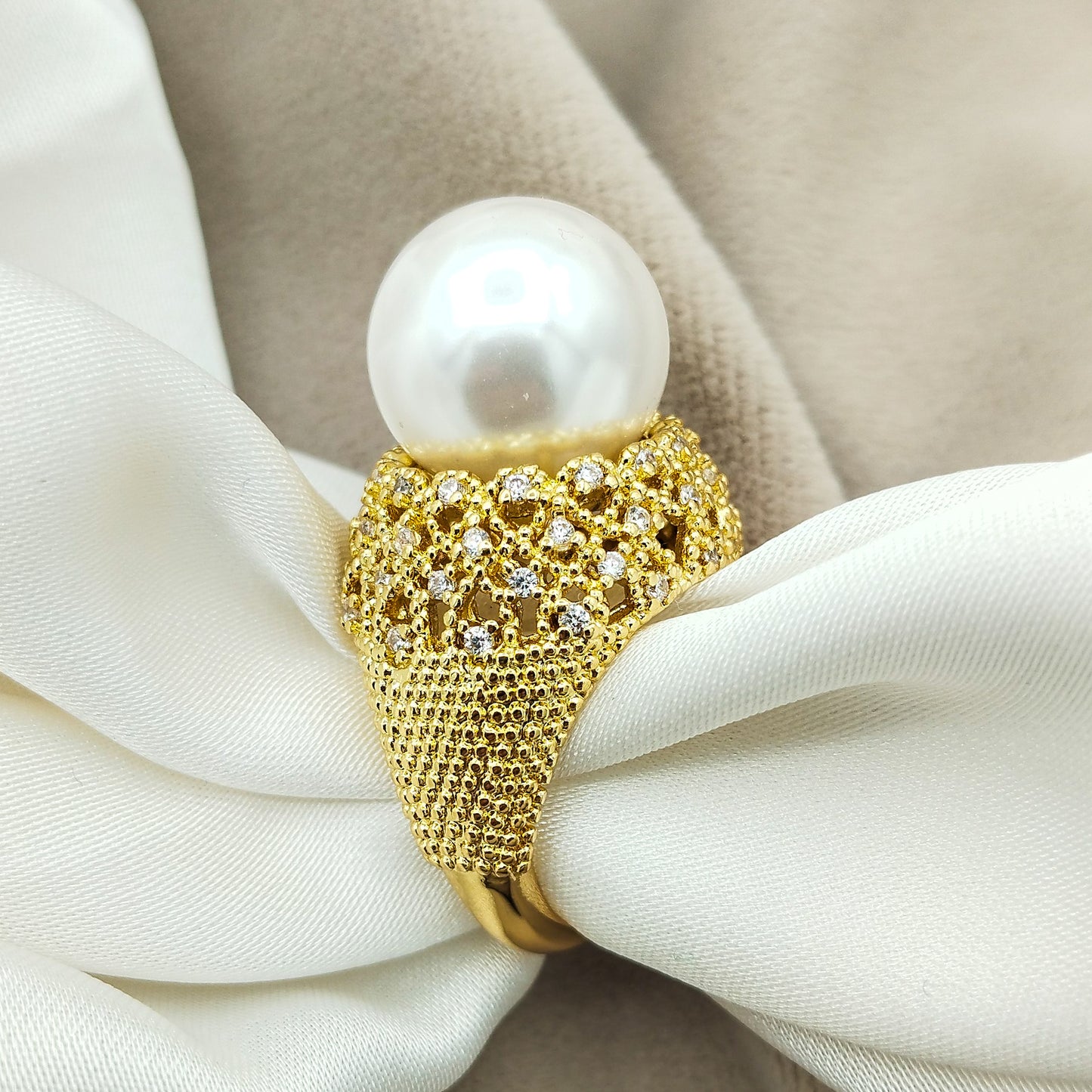 Laleh Pearl