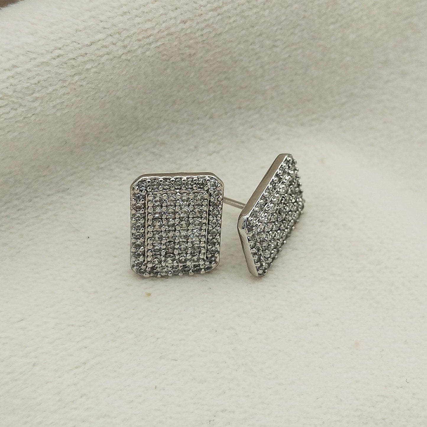Nova Flat Studs