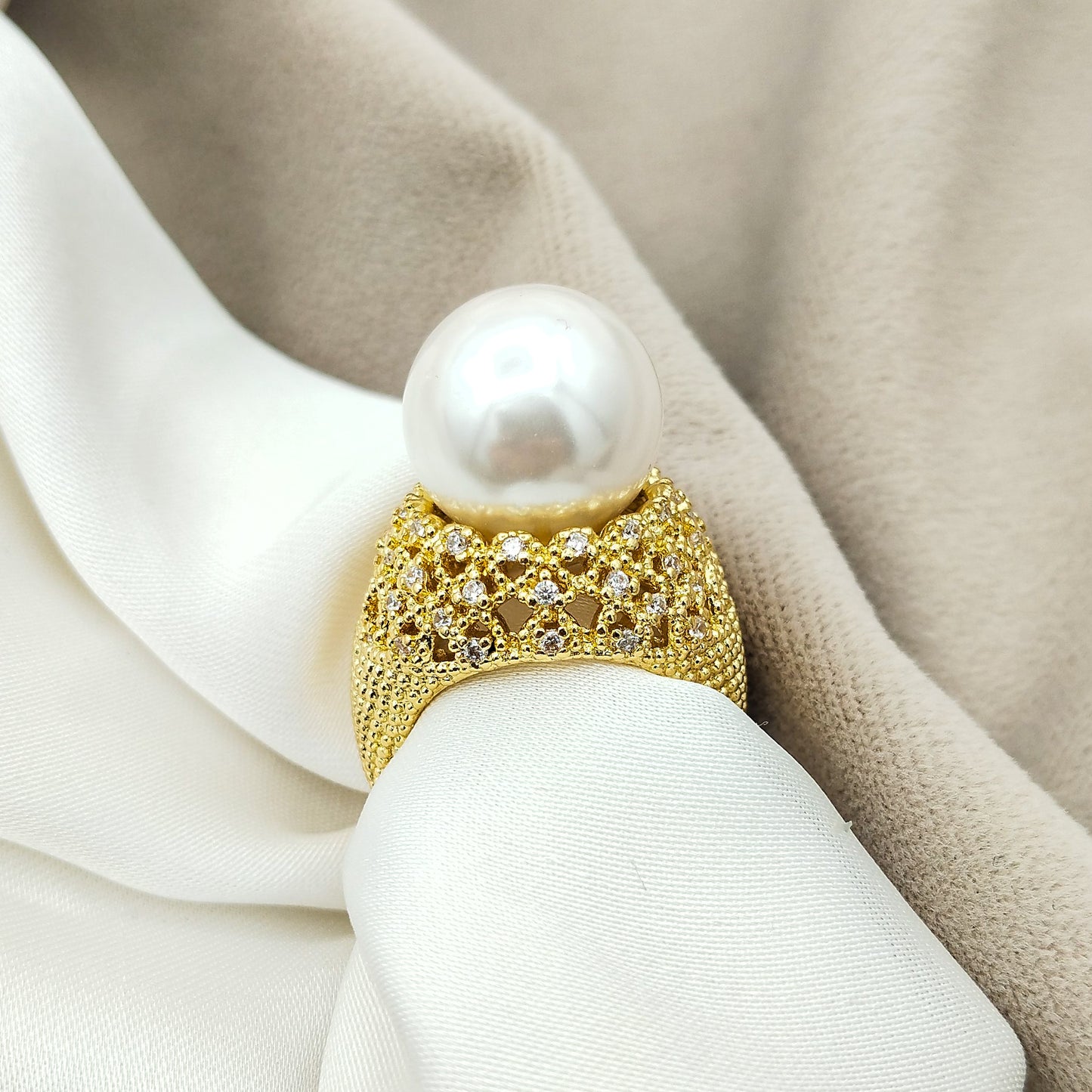 Laleh Pearl