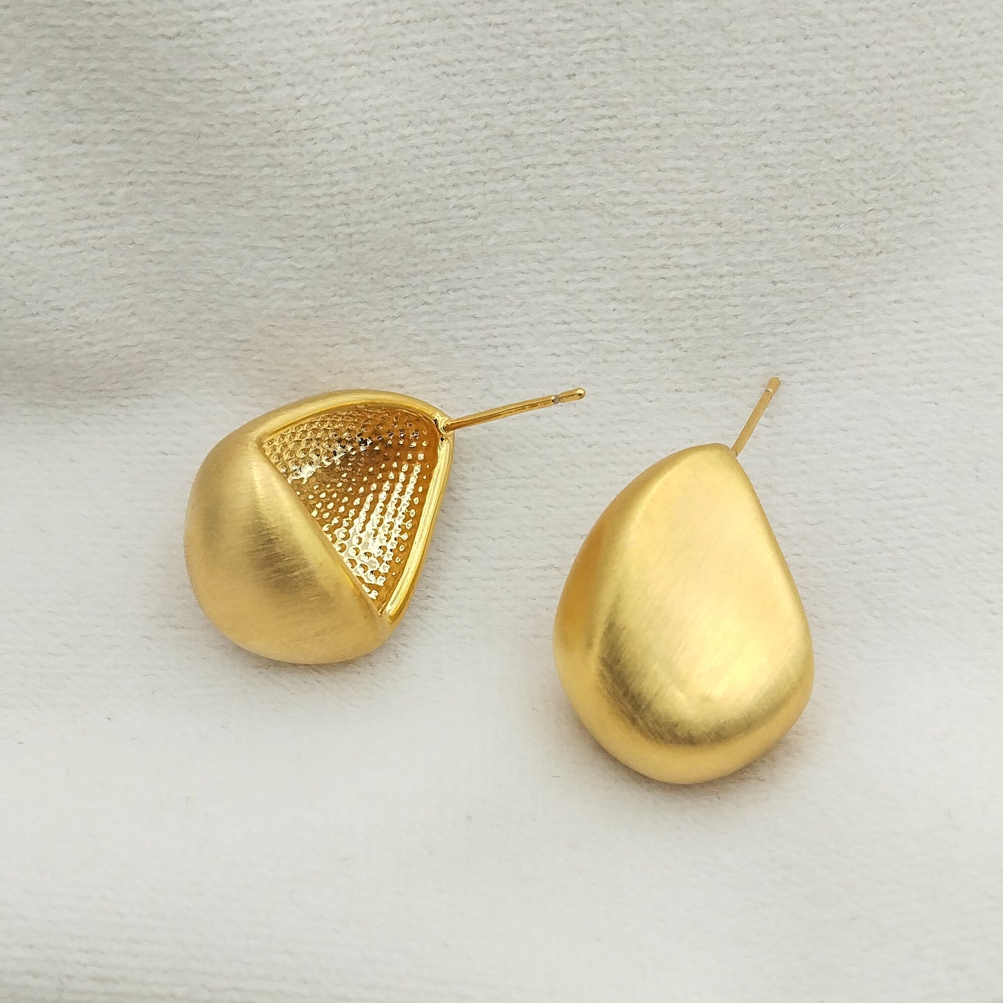 Metal Mood Studs
