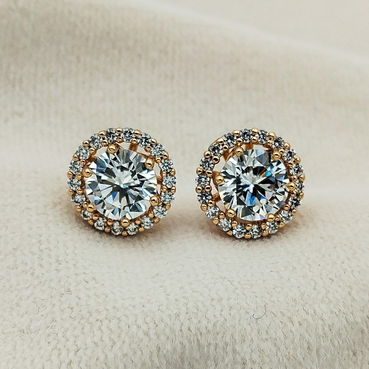 Velore Round Studs