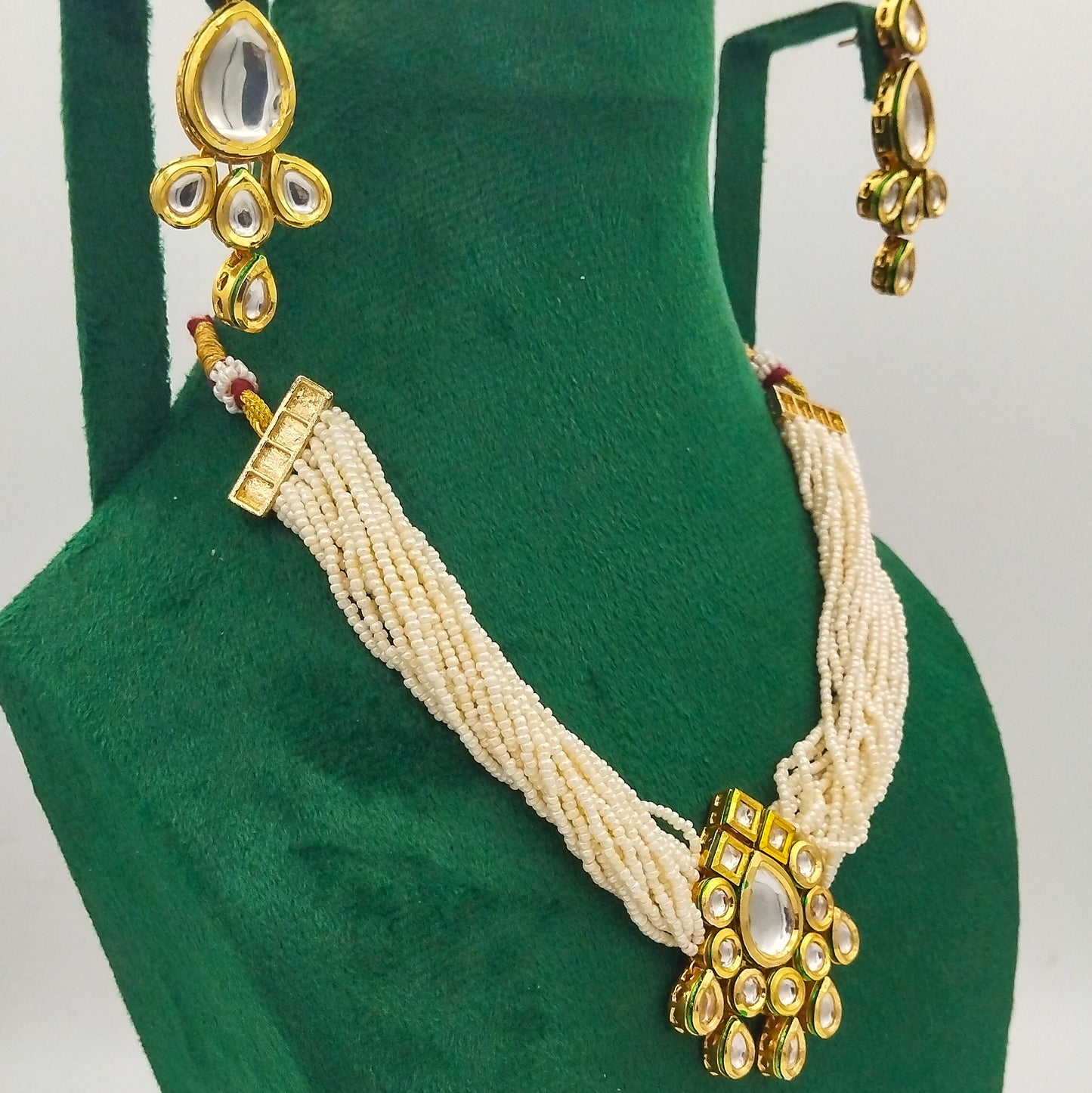 Noor-e-Kundan Necklace Set