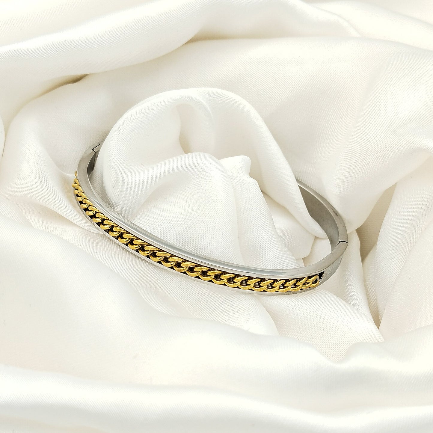 Aura Gleam Everyday Bangle (Gold)