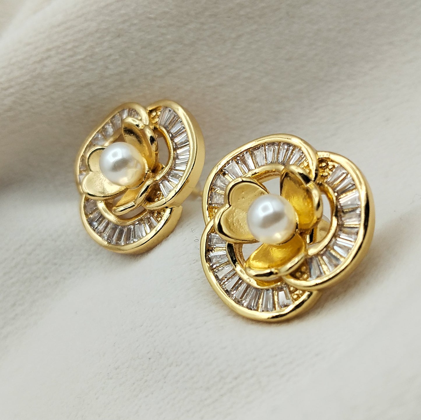 Nika Pearl Studs