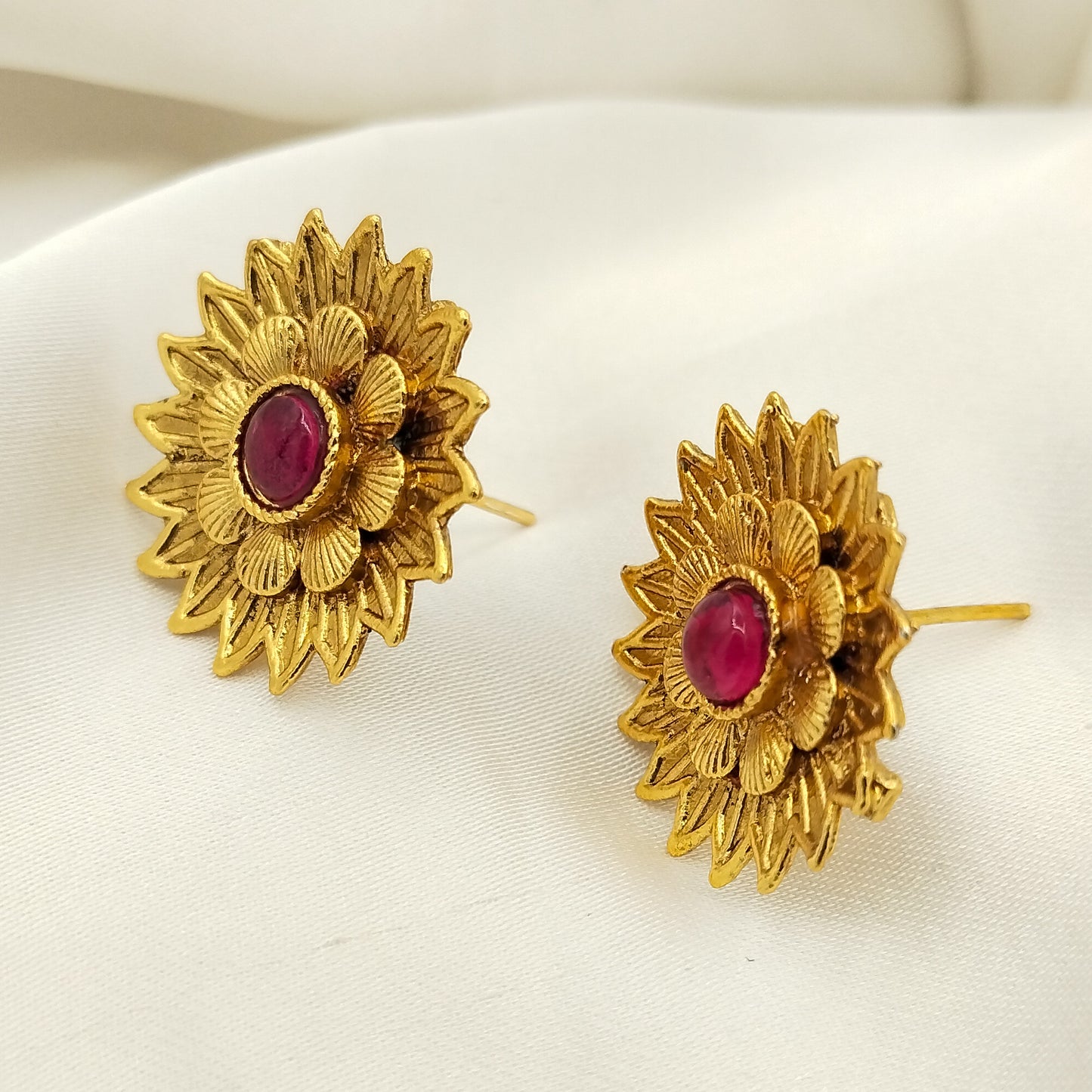 Rajwari Setareh Studs