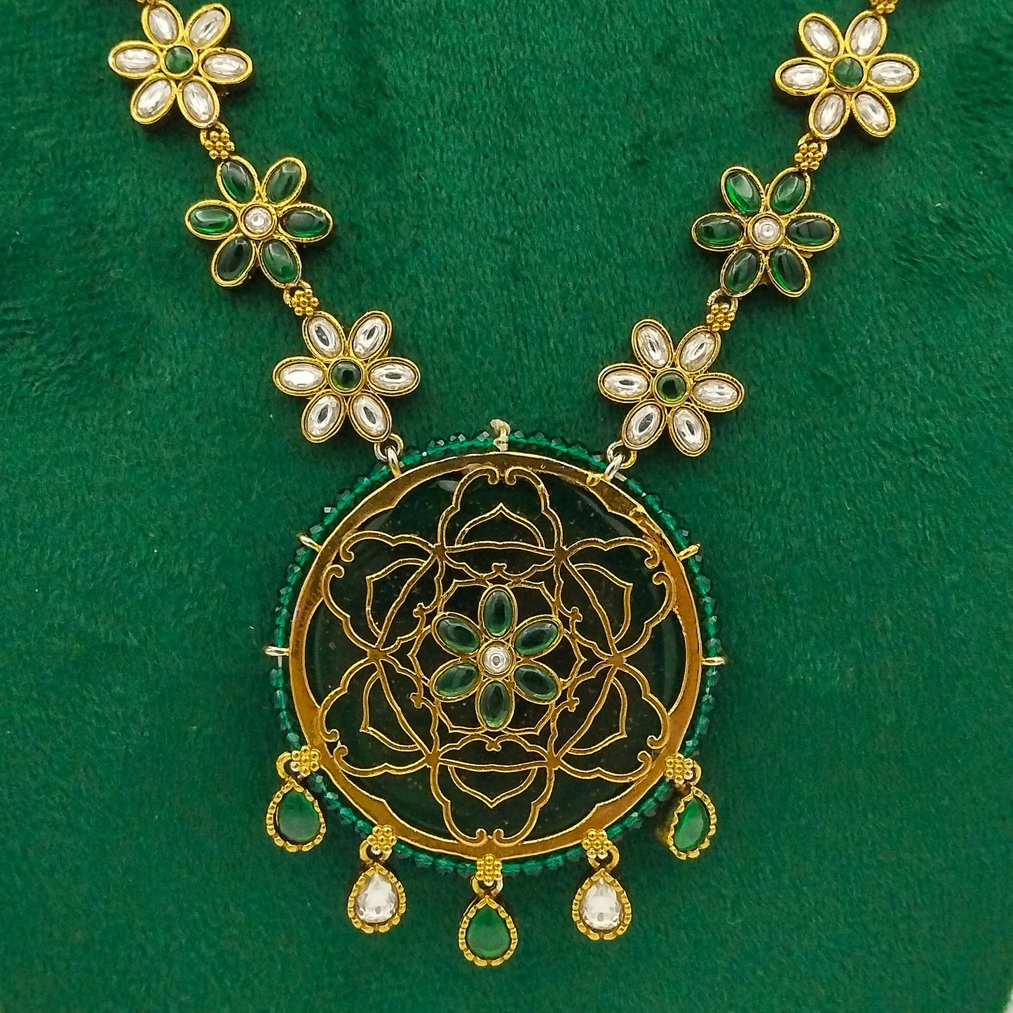 Zaaleh Green Necklace Set