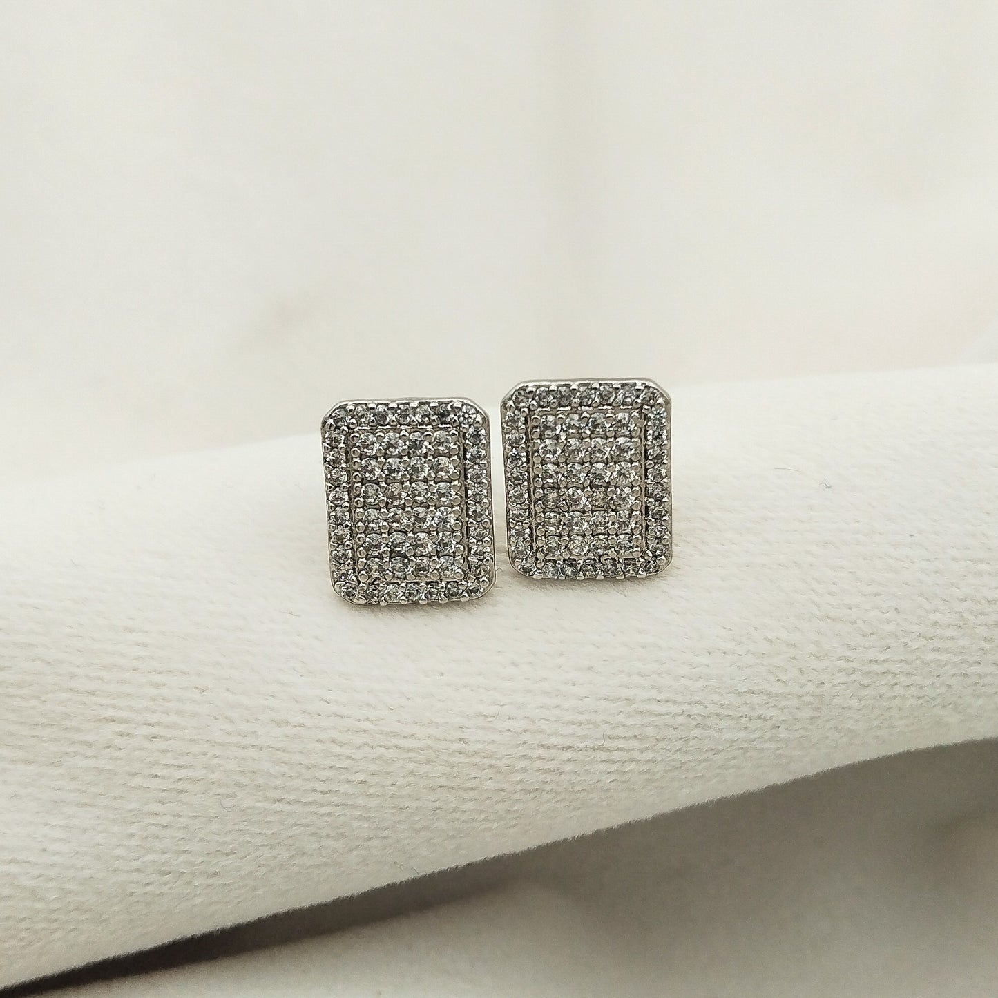 Nova Flat Studs