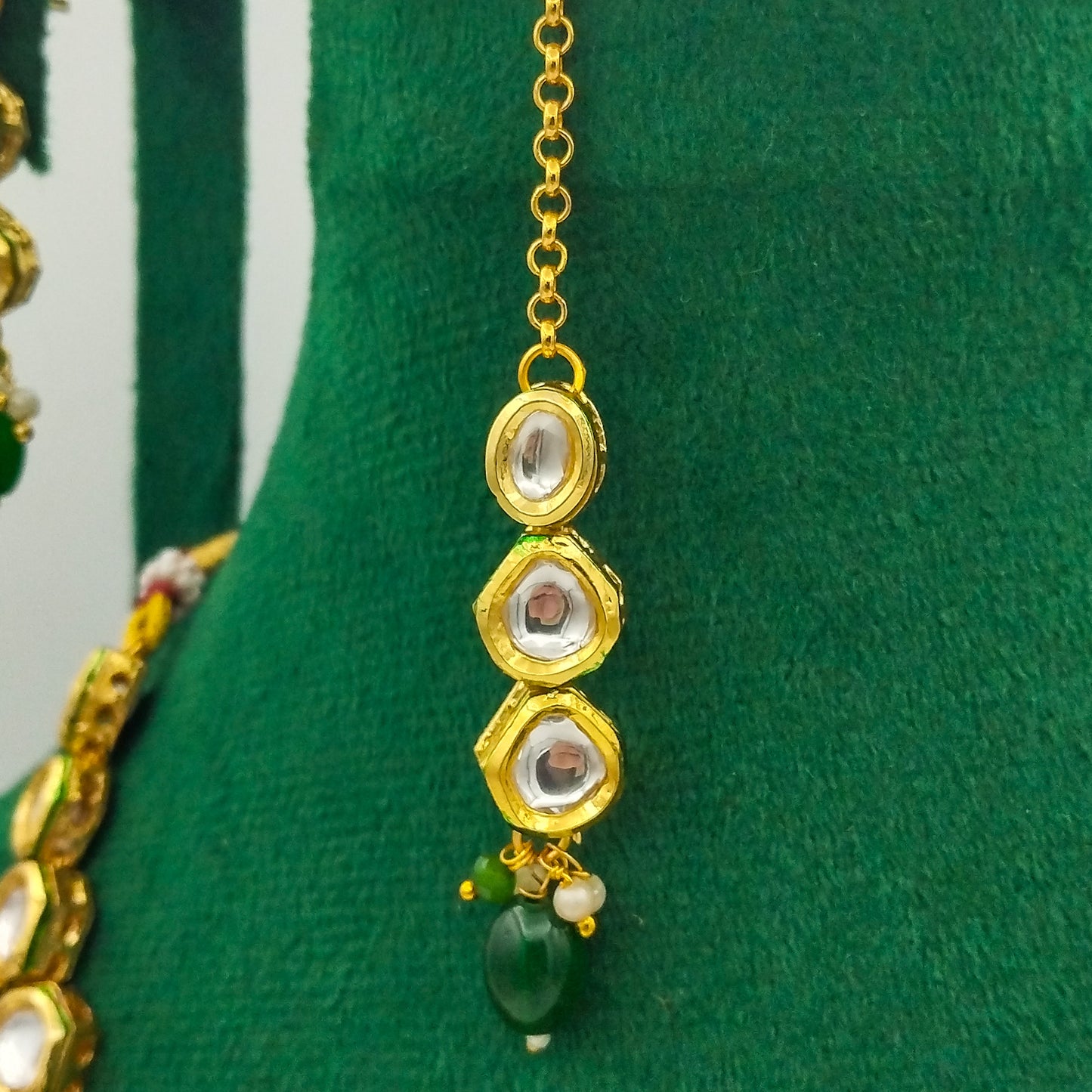 Mehwar Kundan Necklace Set