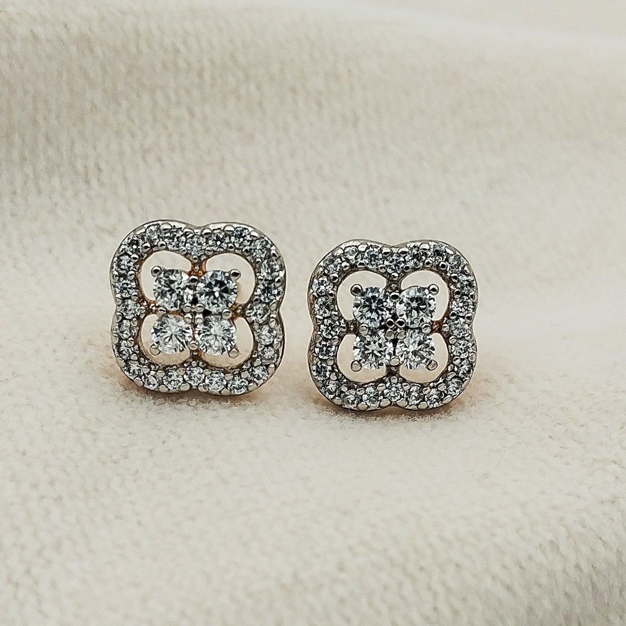 Zap Studs