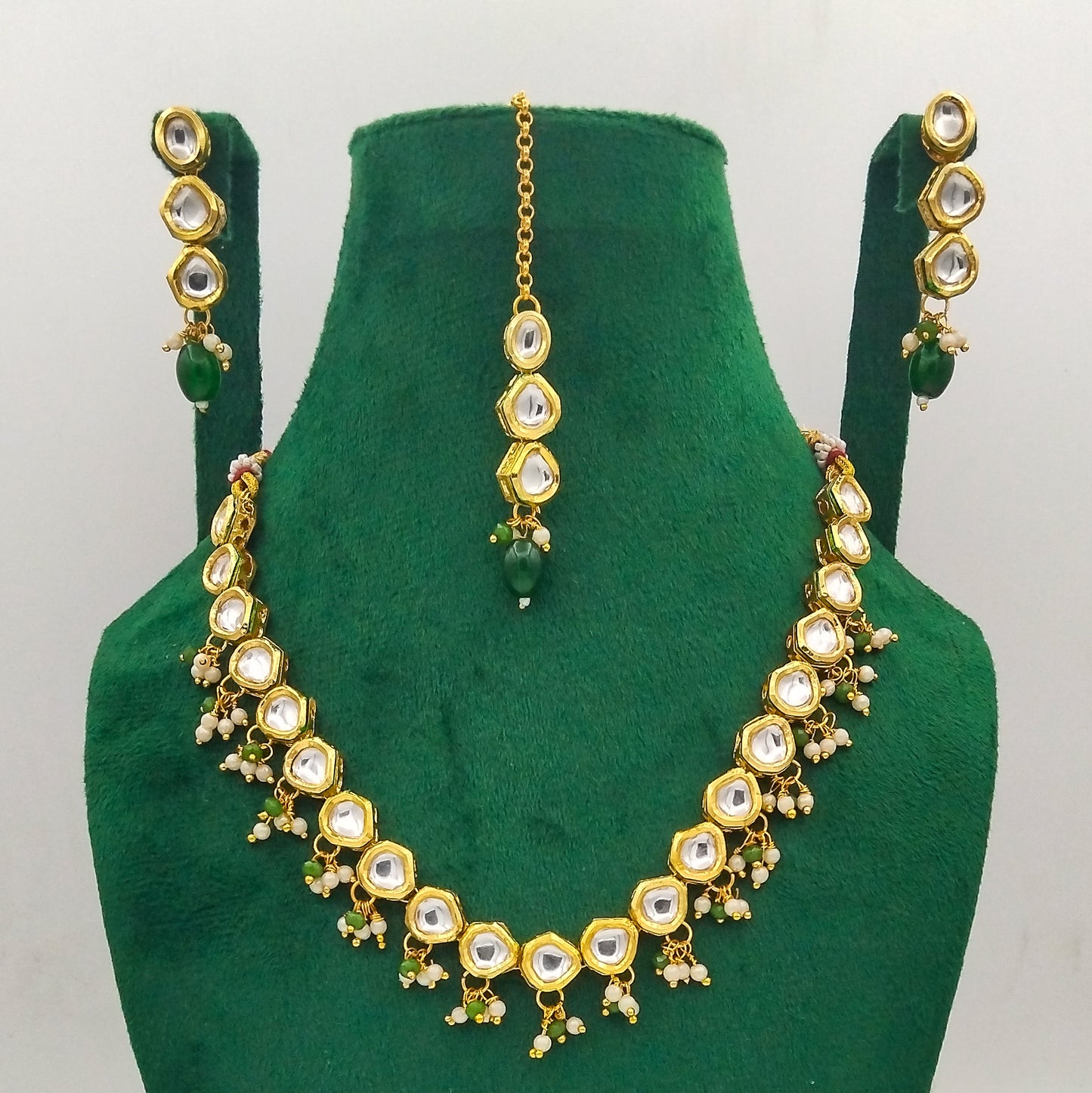 Mehwar Kundan Necklace Set