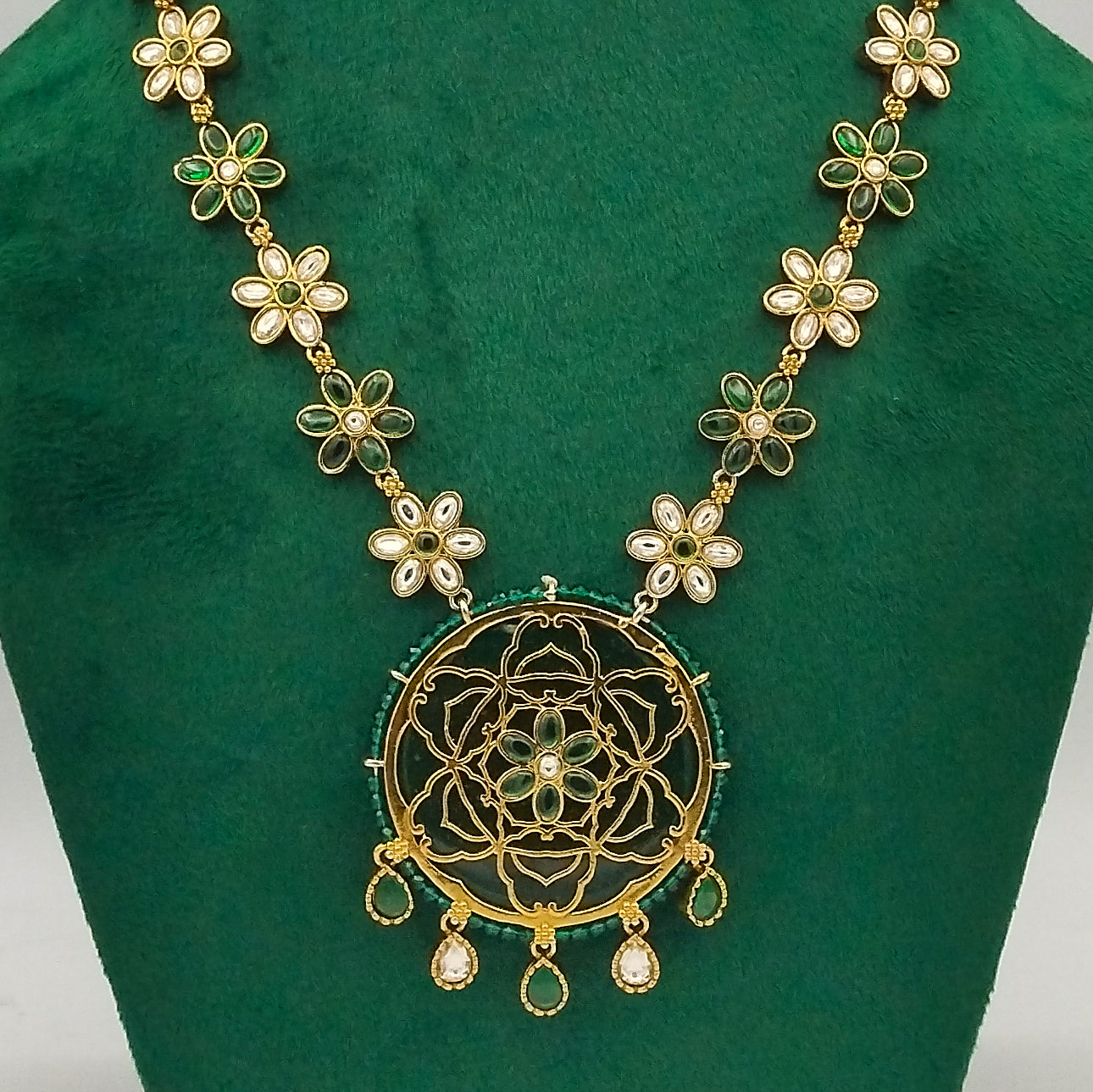 Zaaleh Green Necklace Set